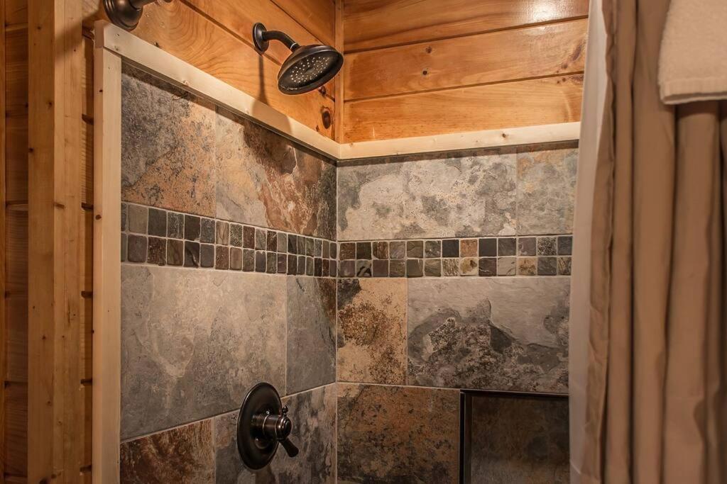 Villa Holly Tree Hideaway - Semi Secluded Mtn Setting Sevierville Exterior foto