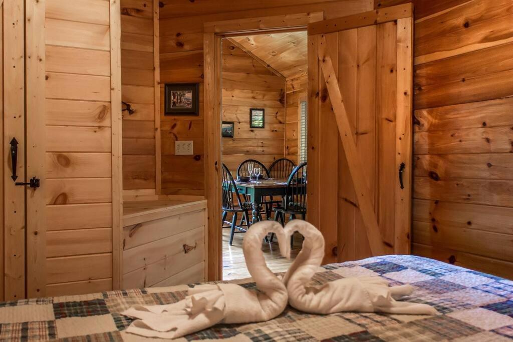 Villa Holly Tree Hideaway - Semi Secluded Mtn Setting Sevierville Exterior foto
