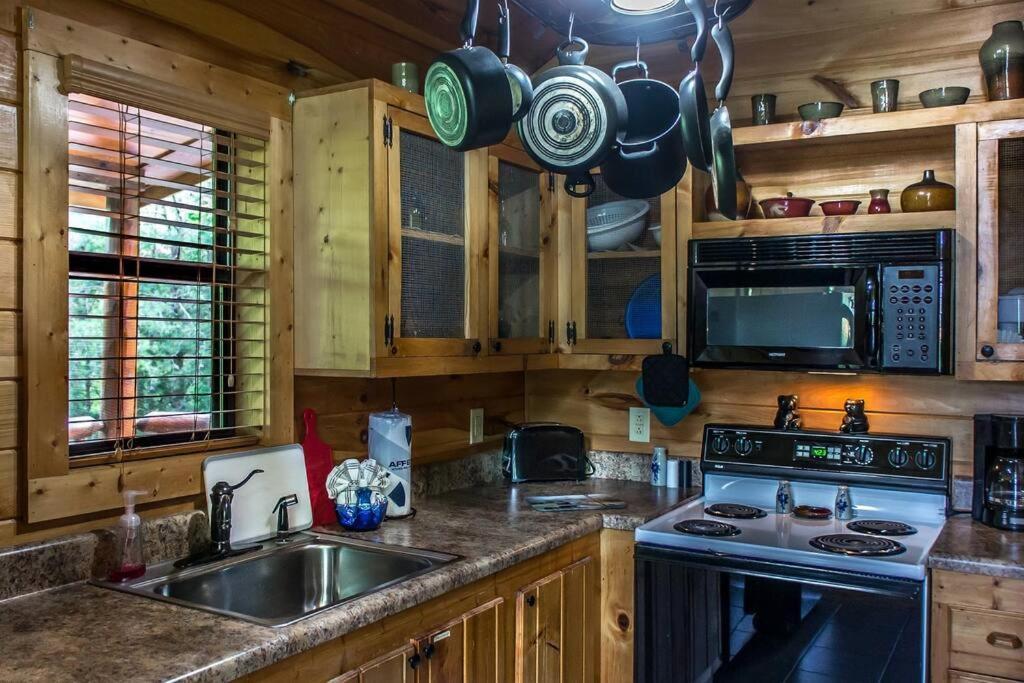 Villa Holly Tree Hideaway - Semi Secluded Mtn Setting Sevierville Exterior foto