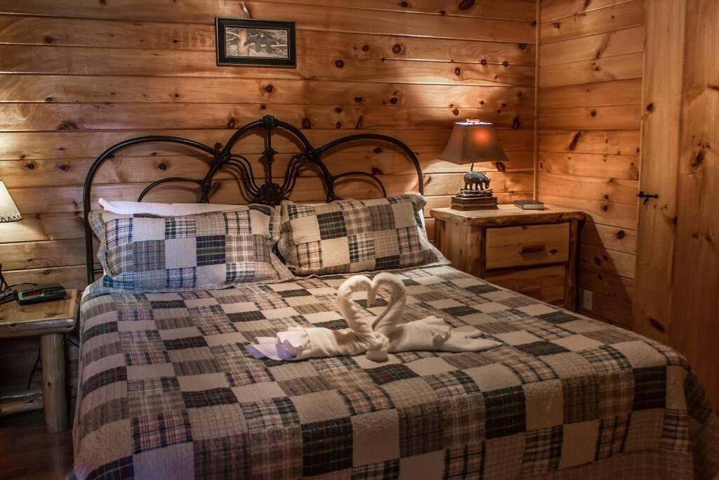 Villa Holly Tree Hideaway - Semi Secluded Mtn Setting Sevierville Exterior foto