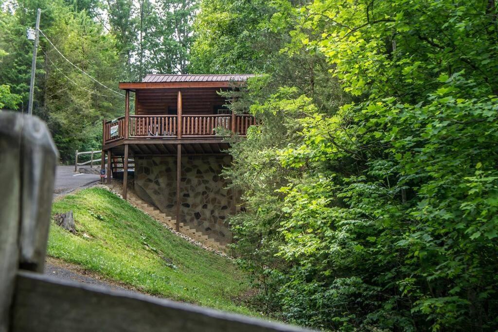 Villa Holly Tree Hideaway - Semi Secluded Mtn Setting Sevierville Exterior foto